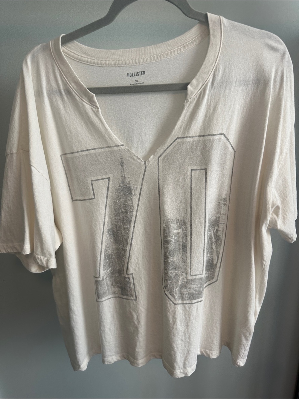 Hollister Women's Cream Short Sleeve V-Neck Tee with Faded Gray '70' Graphic